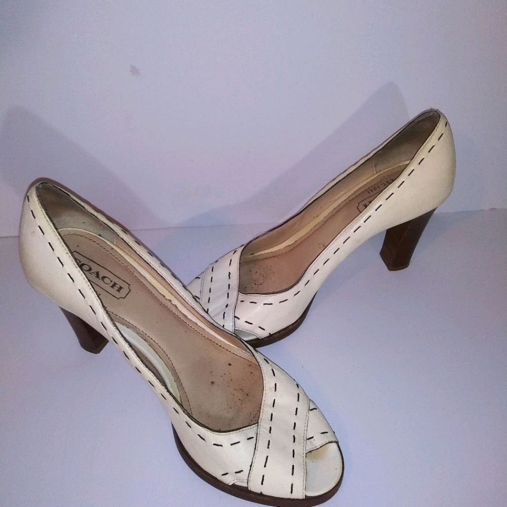 🌺🌷Coach cream heels